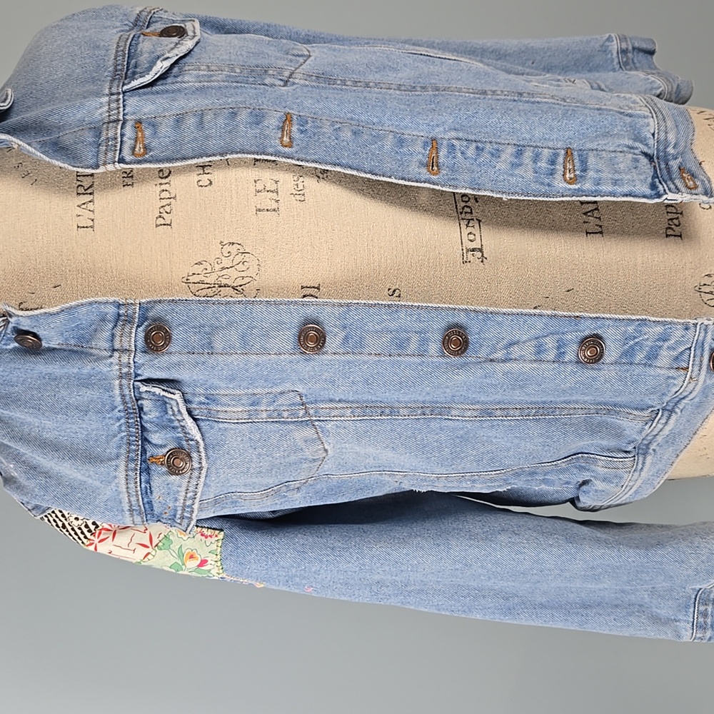✨️ One Of A Kind Refashioned Denim Jacket✨️ - Picture 6 of 8